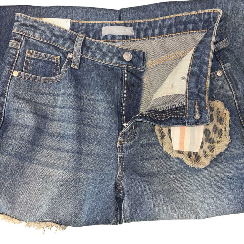Cali1850 Jeans Straight Leg Leopard Heart Patch Mid Rise Dark Wash Size 9 - Picture 10 of 15